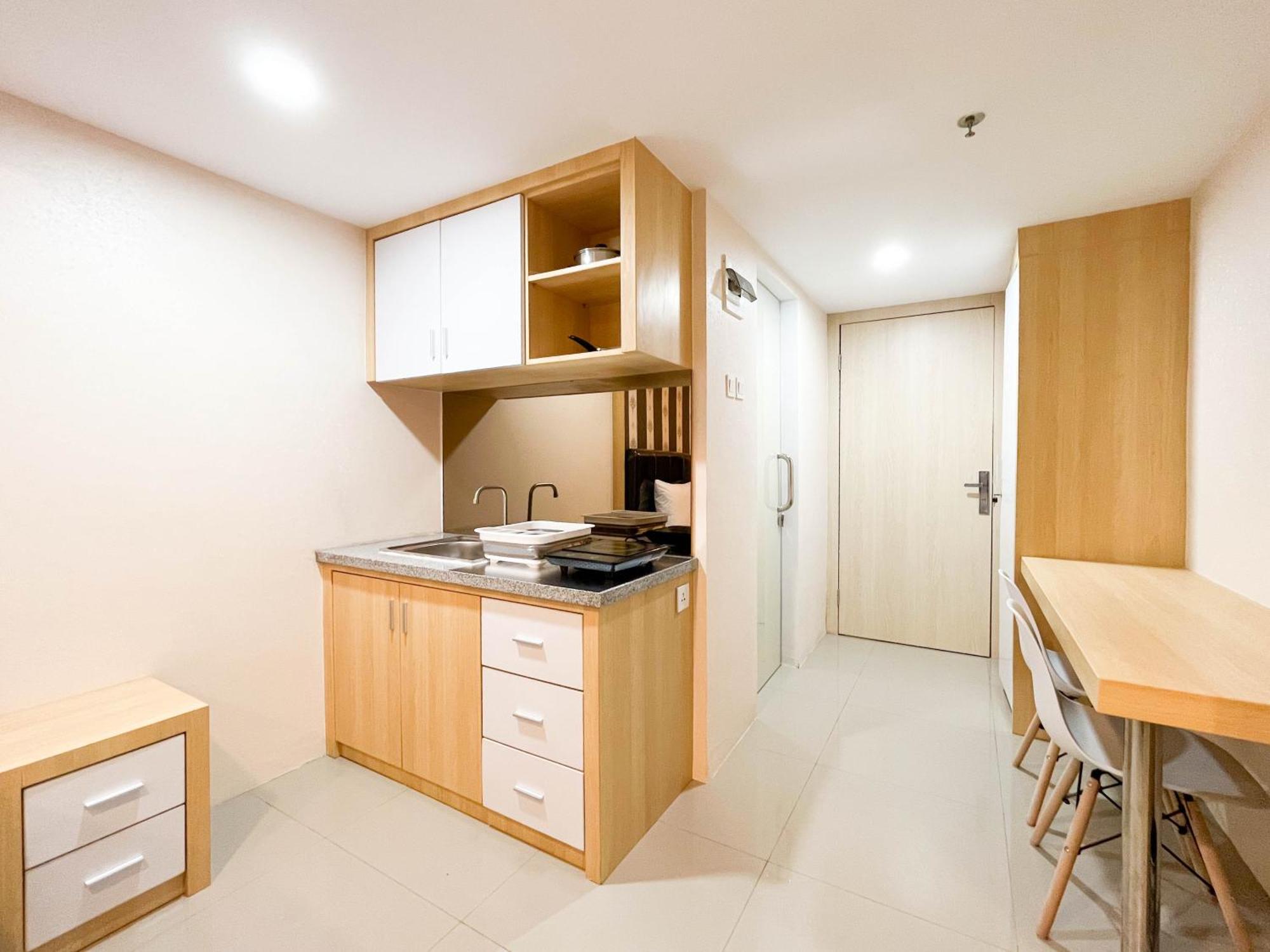 Comfortable And Tidy Studio De Prima Apartment By Travelio Medan Luaran gambar